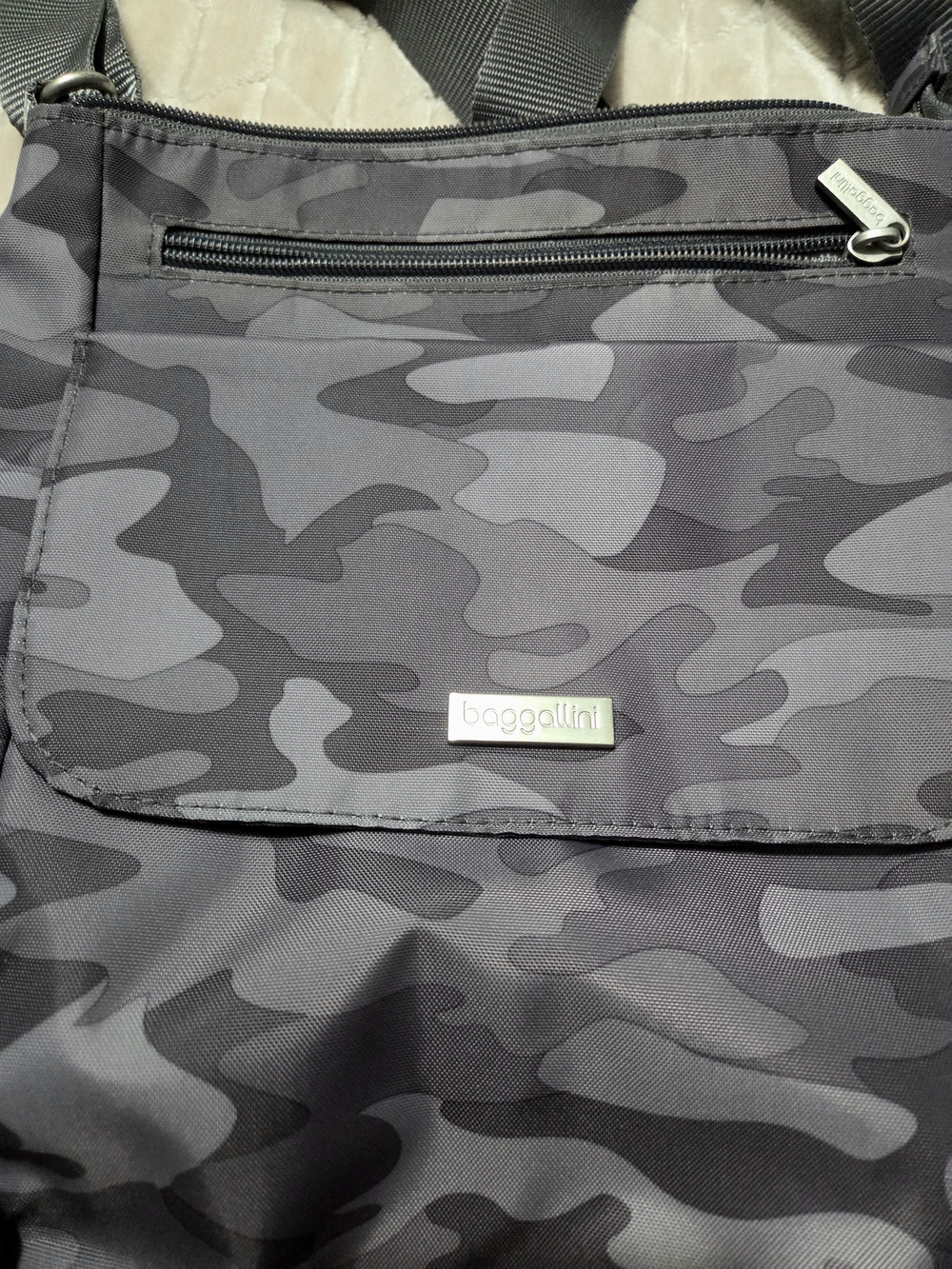 Baggallini Gray Camo Crossbody Bag - Picture 7 of 7